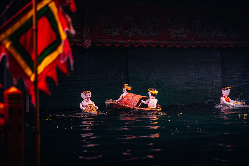 Extremely eye-catching water puppet show