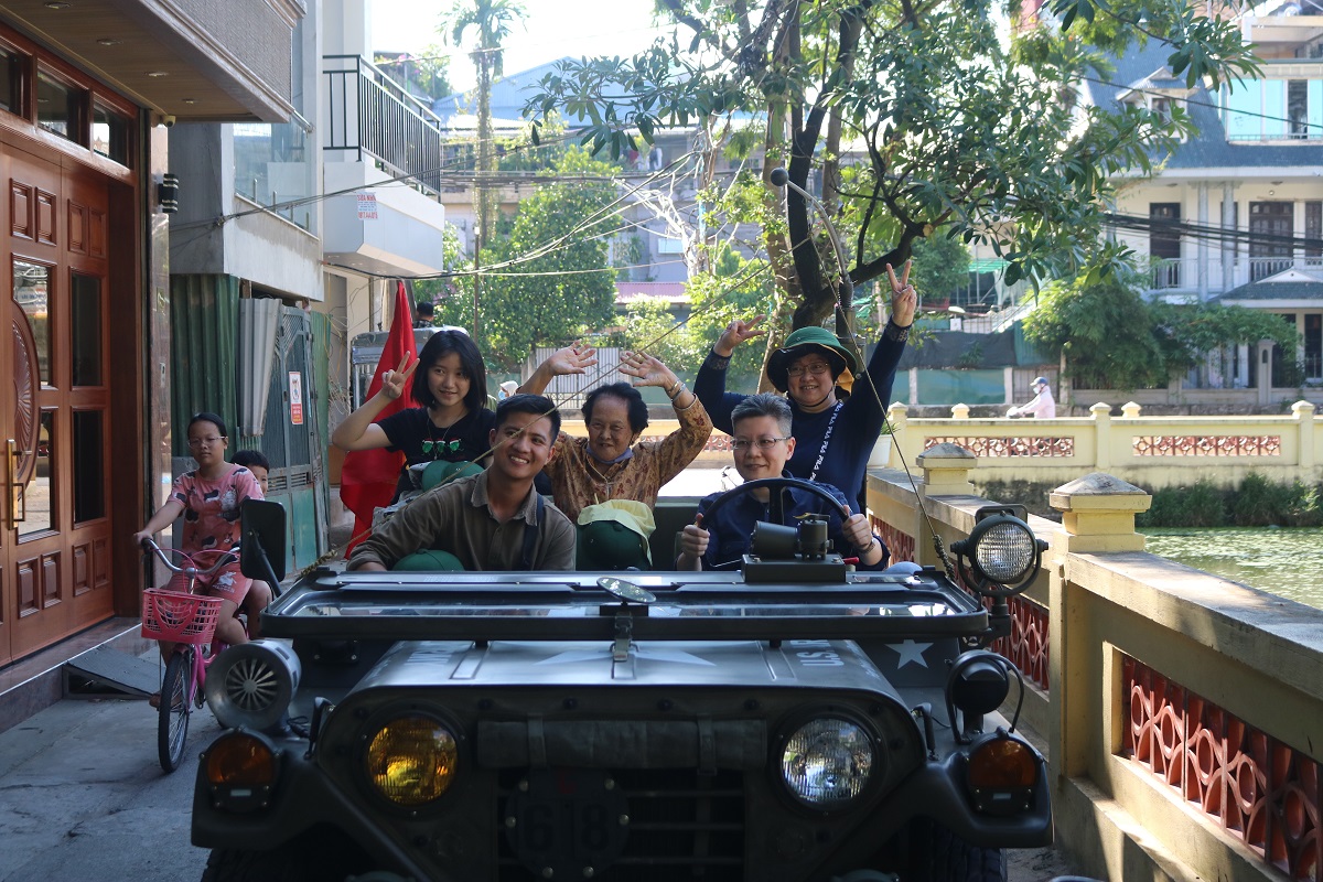 Hanoi City and Countryside Jeep Tour  