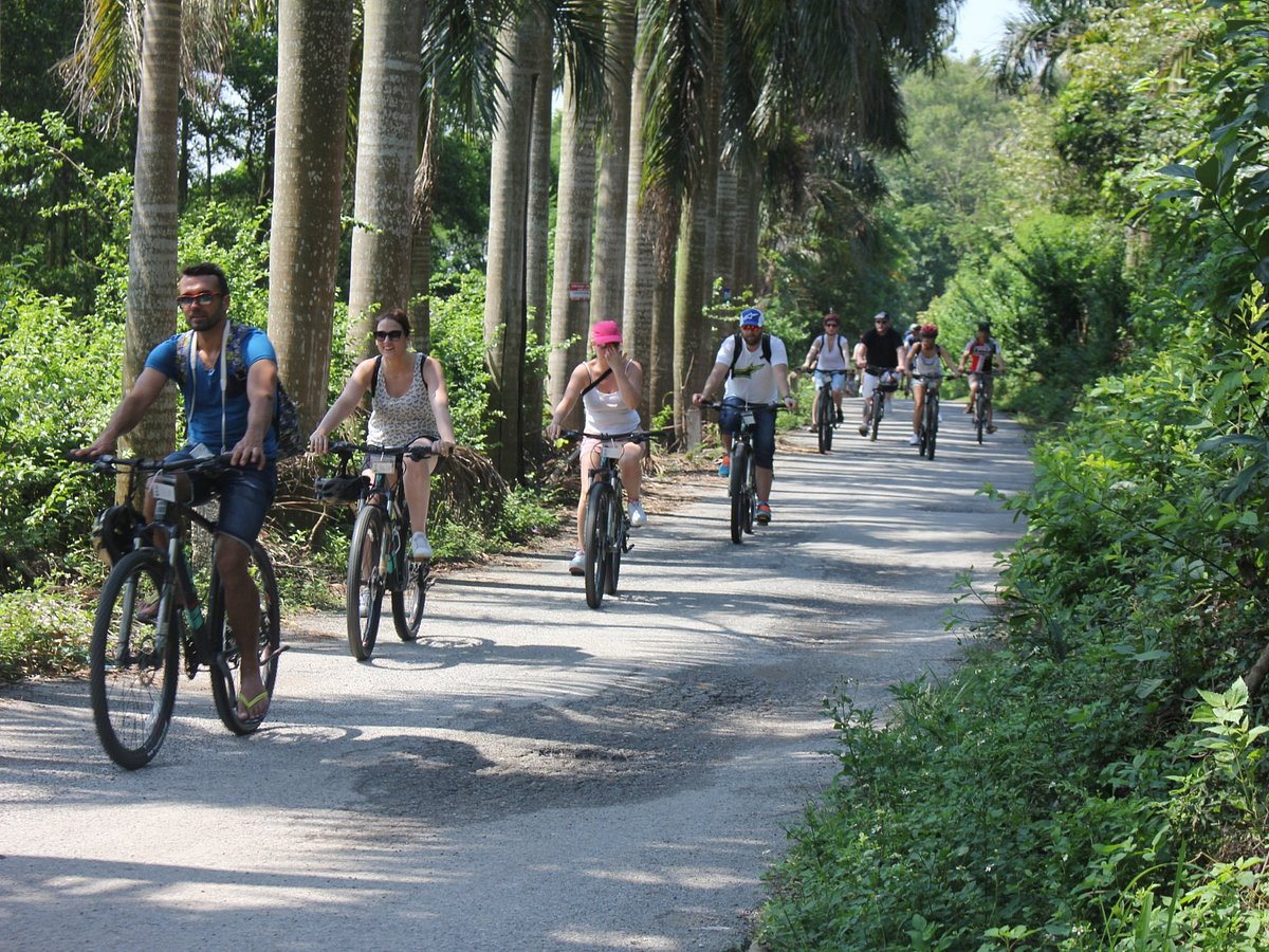 Duong Lam ancient village Bicycle Tour